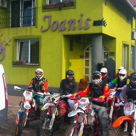 Motel Ioanis Mîndruloc エクステリア 写真